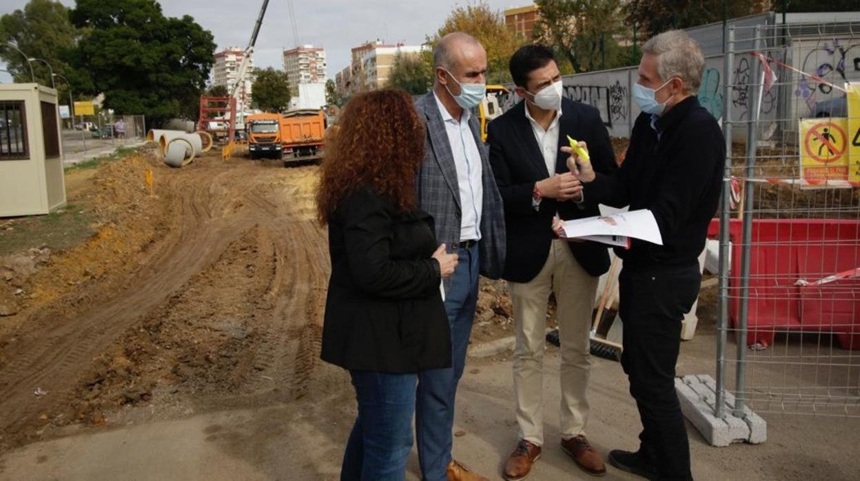 Antonio Muñoz, en la visita a la zona que se está reurbanizando