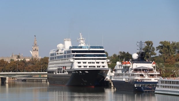 El muelle de las Delicias se llena de cruceros