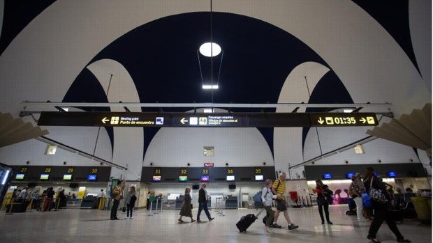 El aeropuerto de Sevilla supera por primera vez el medio millón de pasajeros en la pandemia