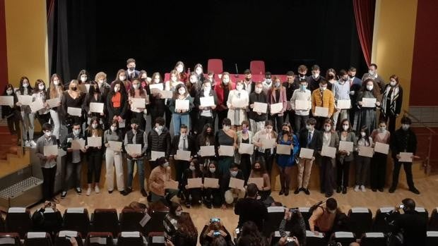 El Ayuntamiento premia a los mejores estudiantes de ESO y FP de Sevilla