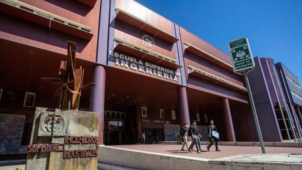 La Universidad de Sevilla permitirá empezar el máster con varias asignaturas suspensas