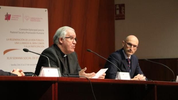 Juanma Moreno valora la acción caritativa de la Iglesia: «Ha sido fundamental durante la pandemia»