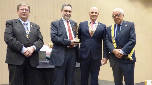 Rotary Club de Sevilla entrega el galardón 'Sevillano del año' al Teléfono de la Esperanza