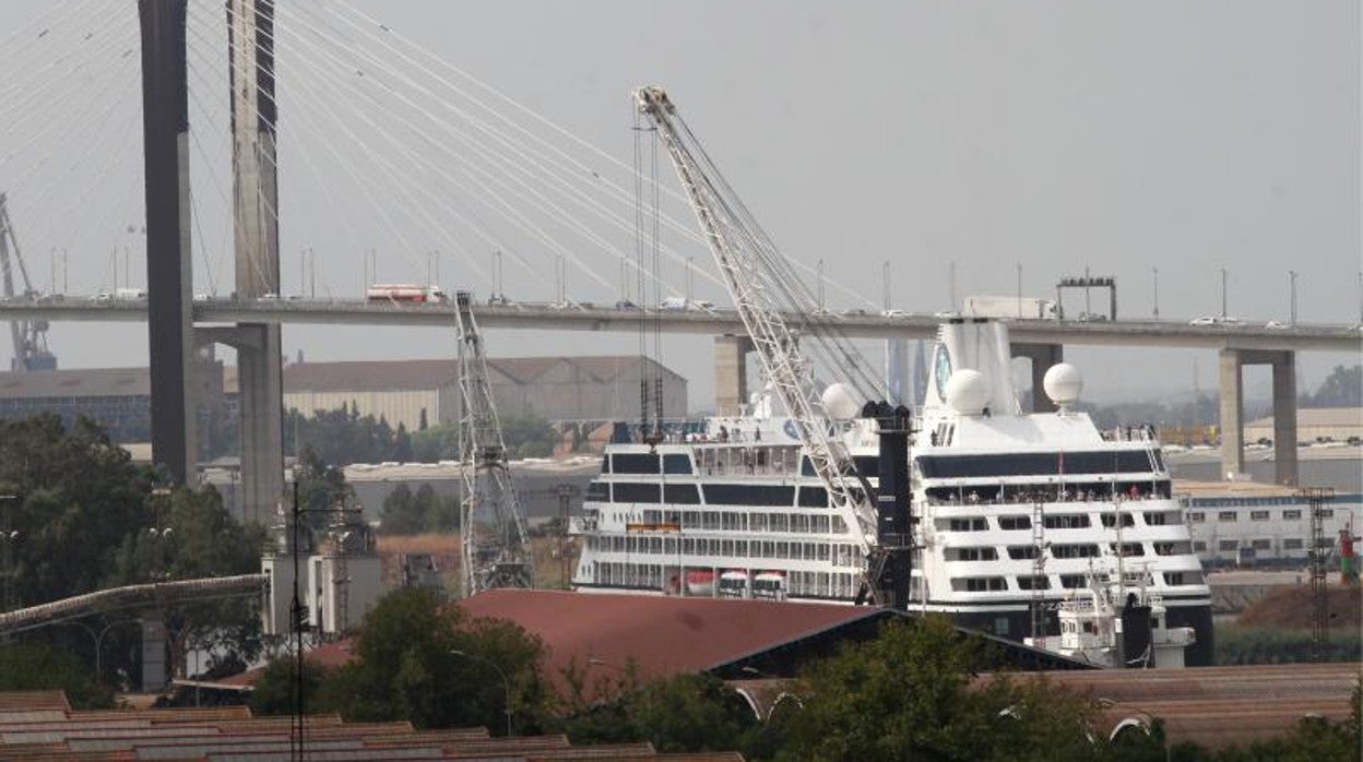 El crucero 'Azamara' llega a Sevilla en una escala anterior