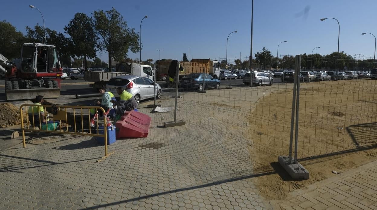 Trabajos preparatorios para el montaje de la Feria de Sevilla