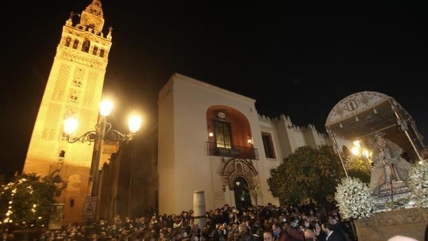 Luces y sombras de Adviento para la Virgen de los Reyes
