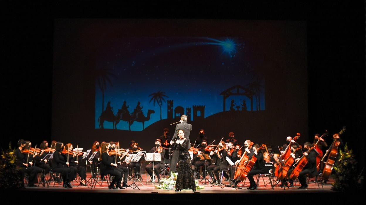 Orquestas inclusivas sobre el escenario del teatro Lope de Vega durante el concierto de ayer