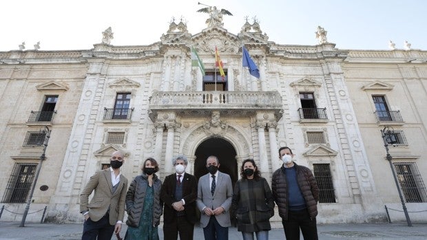 La Universidad de Sevilla comienza la restauración de la portada de la fábrica de tabacos