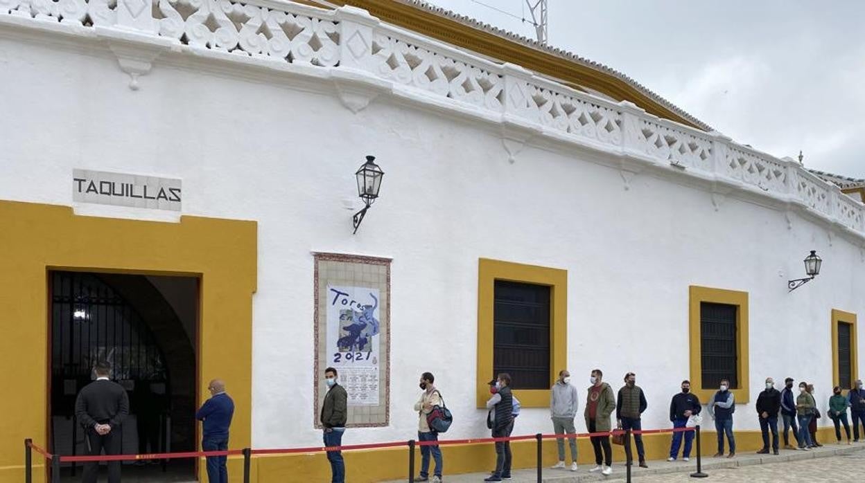 Cola para las taquillas del Museo y las visitas turísticas a la Plaza de Toros