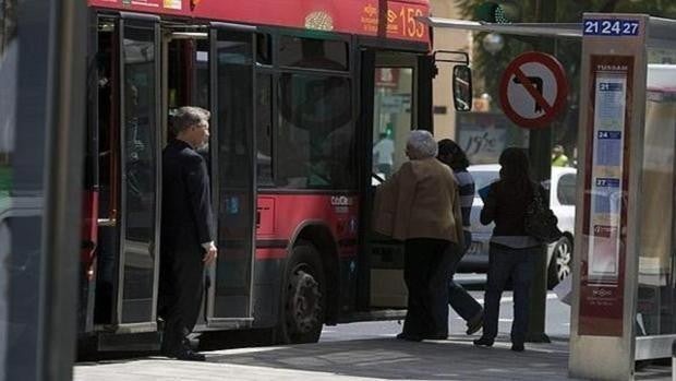 Los autobuses de Tussam dejarán de circular a las 22 horas en Nochevieja y los nocturnos adelantan a esa hora su actividad