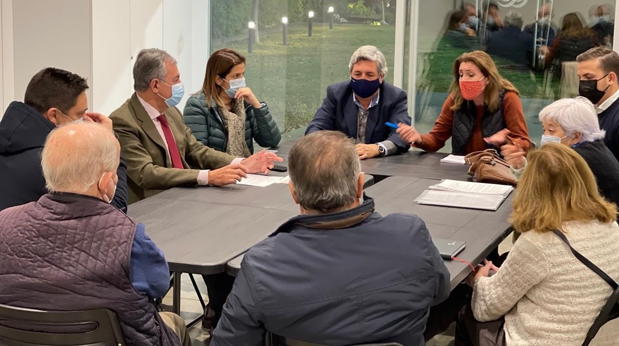 Reunión de José Luis Sanz con los vecinos de Santa Clara