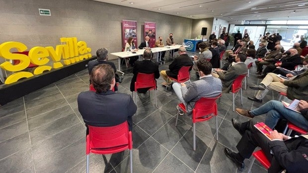 Los empresarios le piden al alcalde que saque adelante los grandes proyectos de Sevilla
