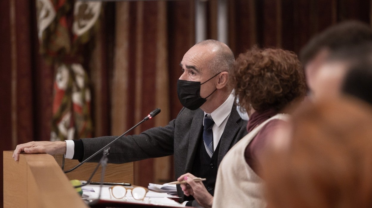 El alcalde, Antonio Muñoz, durante la sesión plenaria de este jueves