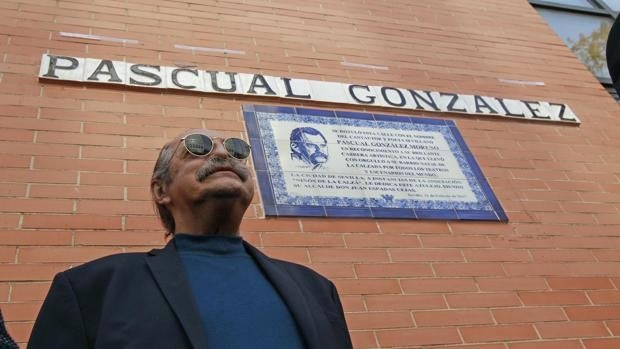 Asociaciones sevillanas dicen adiós a Pascual González agradeciendo su constante solidaridad