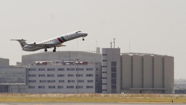 Aena insonoriza más de 200 viviendas por su proximidad al aeropuerto de Sevilla