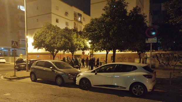 Los vecinos del Plantinar salen a la calle a patrullar para ahuyentar las botellonas