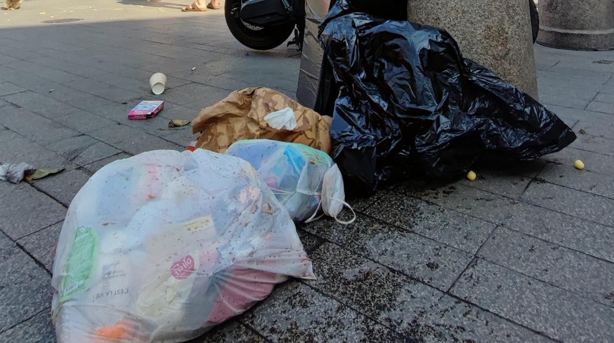 Detalle de una de las denuncias de la plaza del Salvador