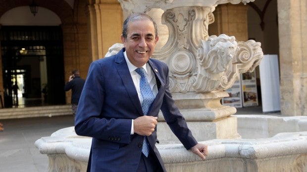 El rector de la Universidad de Sevilla: «La tasa de rendimiento mejora cuando la segunda convocatoria es en julio»