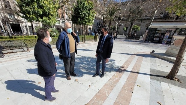 Cs considera un «atentado estético» el pulido del mármol de la Plaza Nueva de Sevilla