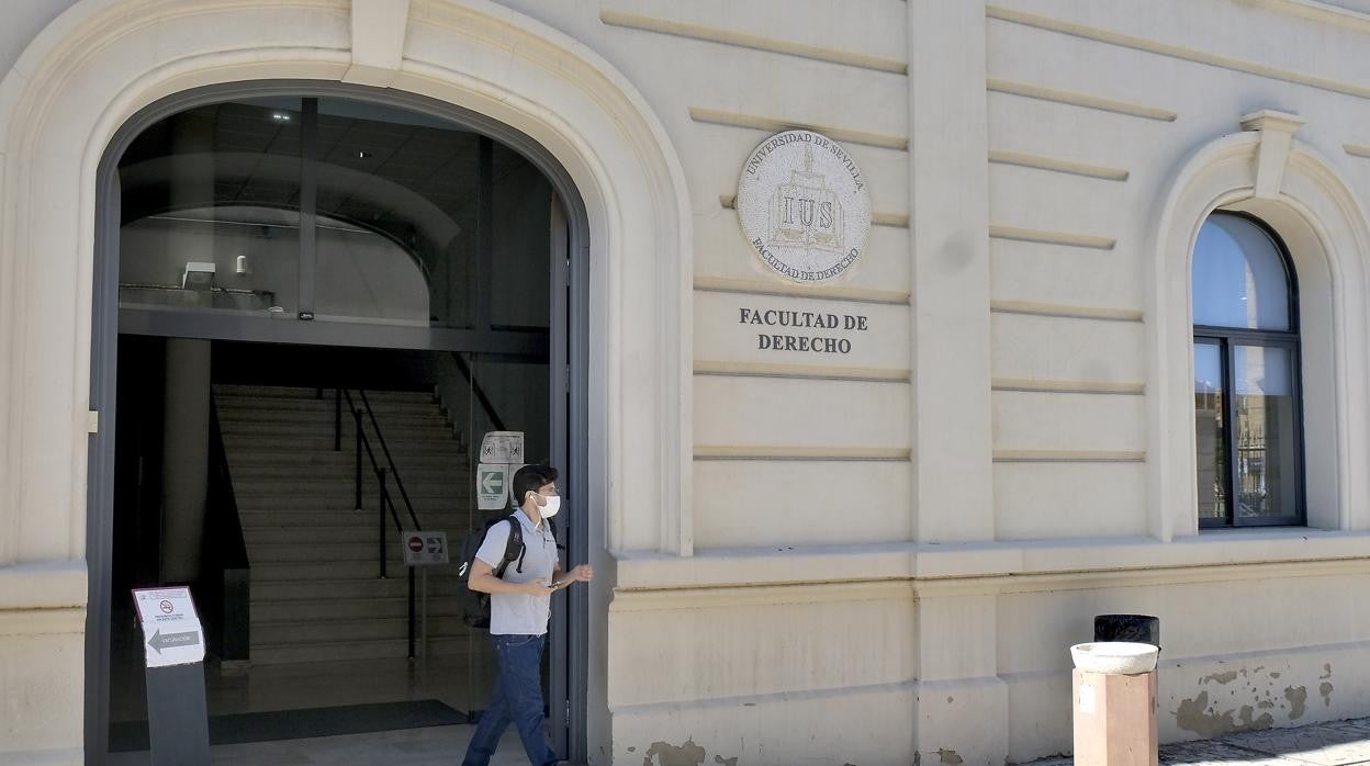 Entrada de la facultad de Derecho