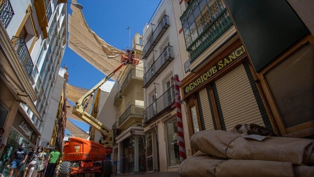 El Ayuntamiento de Sevilla aprueba el contrato de los toldos del Centro para los próximos tres años