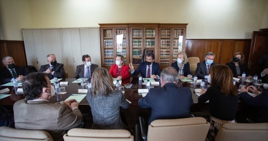 Reunión de la sala de gobierno del TSJA con representantes judiciales de Sevilla en la Audiencia