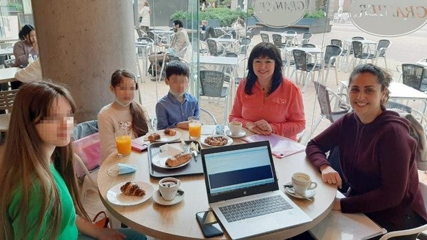 Un grupo de sesenta voluntarios dará clases de español a ucranianos llegados a Sevilla