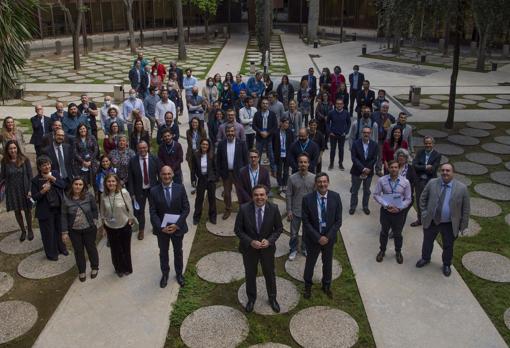 Foto de familia de la visita del vicepresidente de la Comisión Europea