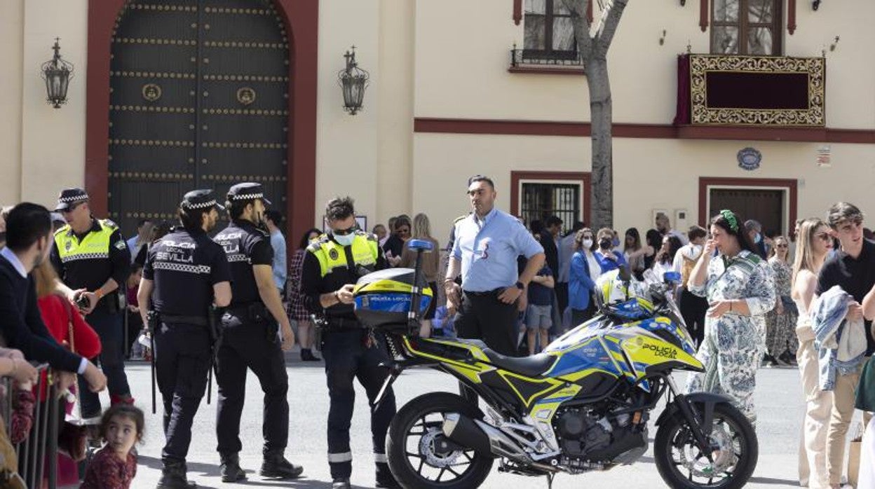 Agentes de Policía Local el pasado Domingo de Ramos