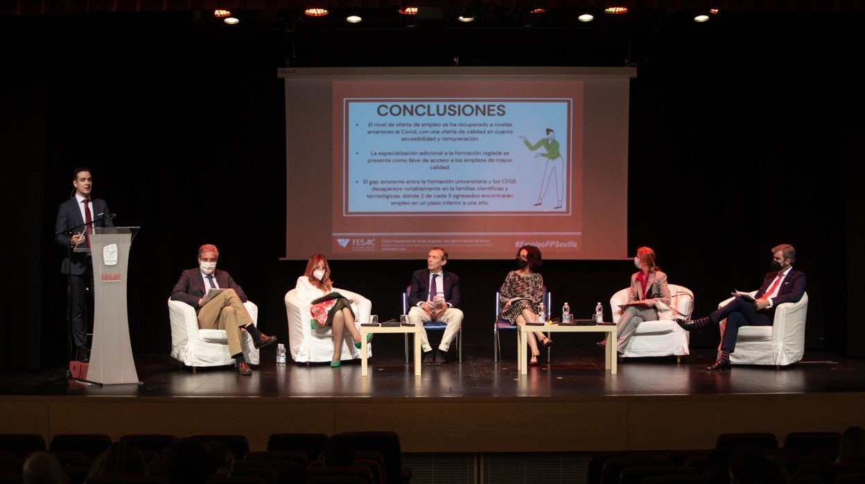 Presentación del estudio de Fesac en el teatro de los Padres Blancos