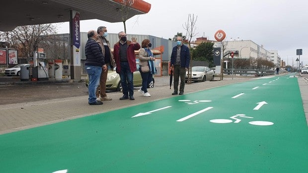 La instalación de 370 aparcabicis eleva la red por encima de las 6.000 unidades en Sevilla