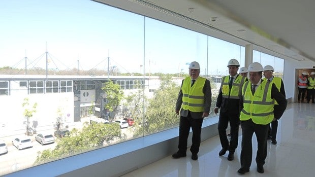 Juanma Moreno anuncia que el nuevo Hospital de la Cartuja de Sevilla estará operativo en menos de un año