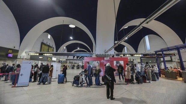 El aeropuerto de Sevilla prepara un dispositivo especial para la final de la Uefa Europa League