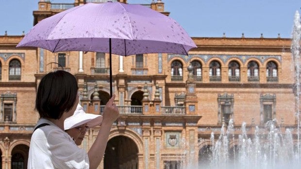 Tiempo en Sevilla: La primera gran ola de calor del año llega este viernes, con máximas de 40 grados