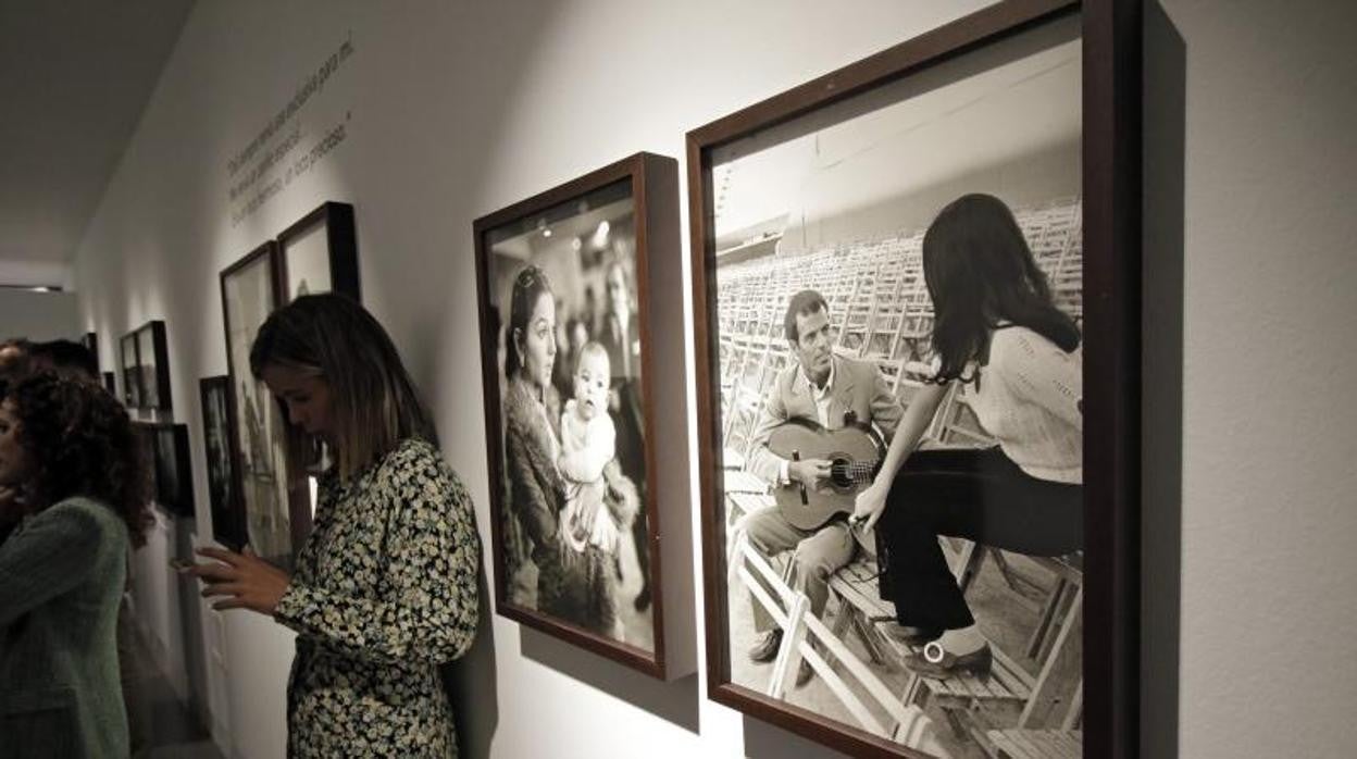 Inauguración de la exposición de Juana Biarnes 'A contracorriente', en la Fundación Cajasol