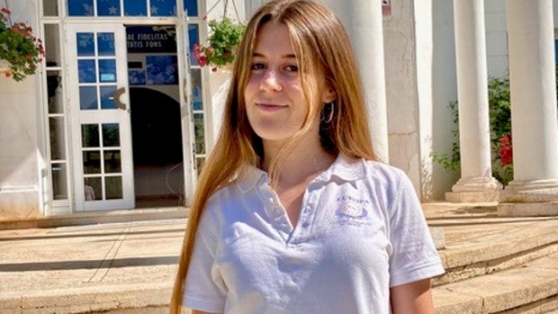 Una alumna del colegio Europa de Espartinas gana el concurso «Carta a un militar»