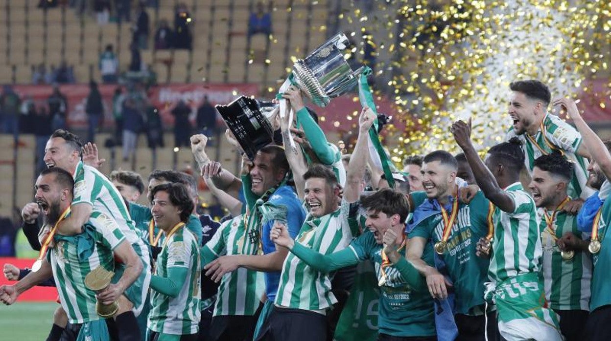 Los jugadores del Betis celebran la victoria en la última Copa del Rey