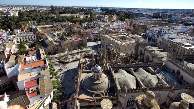 Las academias amenazan con pedir que Sevilla deje de ser Patrimonio Mundial