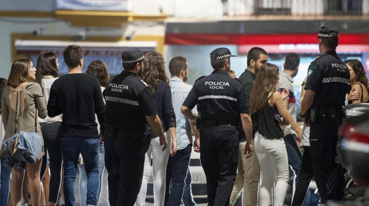 La Policía actúa contra una botellona en la Alfalfa