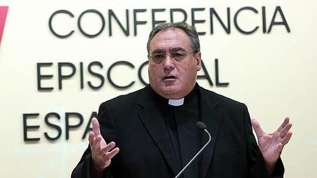 El secretario general y portavoz de la Conferencia Episcopal, José María Gil Tamayo, este jueves en rueda de prensa