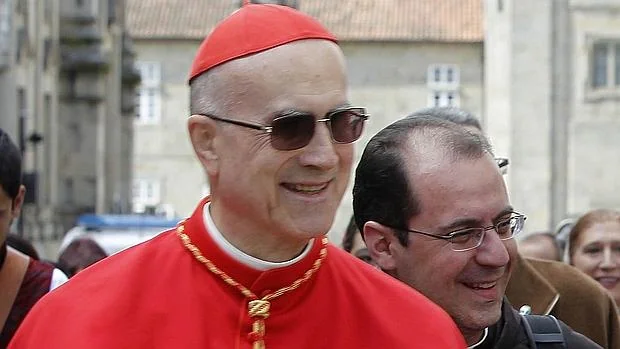 El cardenal Bertone afirma que pagó de su bolsillo las obras de su enorme apartamento de ex secretario de Estado