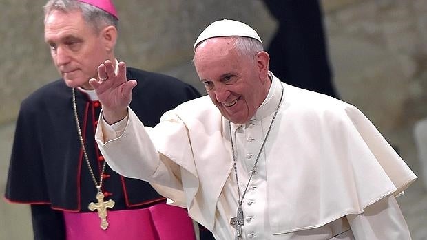 El Papa Francisco, «consternado» por los atentados en París
