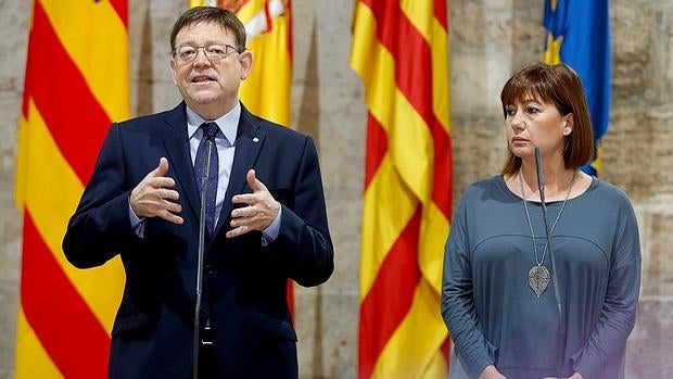 La presidenta de las Islas Baleares, Francina Armengol, junto al presidente de la Generalitat Valenciana, Ximo Puig