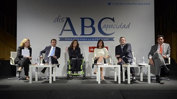 En la imagen Susana Alcelay de Abc, Mar Cogollos de AESLEME, Juan Martinez Tercero de FASYDE, Graciela de la Morena de fundacion Konecta, Birja Puig de la Bellacaa de Telefonica y Alfonso Raez Liria de instalaciones Banco Santander ARCHDC