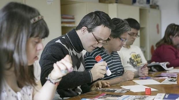 Los jóvenes, en uno de los talleres