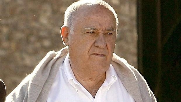 Amancio Ortega, cofundador del grupo Inditex (Zara), se ha situado en 2015 por primera vez como el hombre más rico del mundo, con una fortuna de 79.600 millones de dólares, según la lista Forbes, que se actualiza diariamente en función de las cotizaciones en bolsa