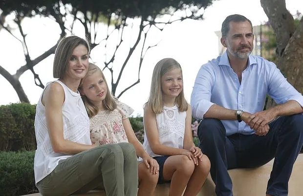 Los Reyes con sus hijas, la Princesa Leonor y la Infanta Sofía, el pasado verano en Marivent