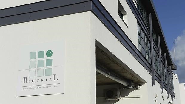 Fachada del edificio de los laboratorios Biotral en Rennes