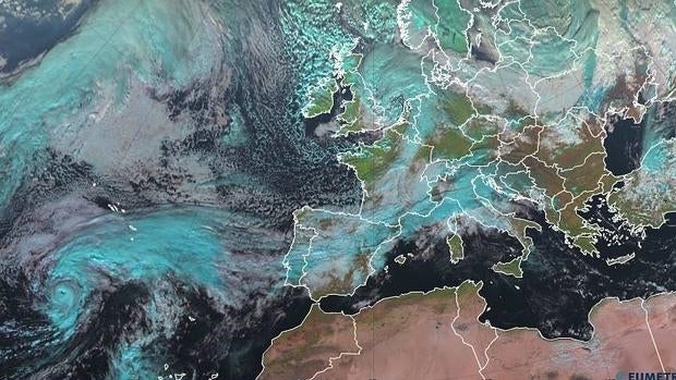 Imagen satélite del huracán «Alex» dirigiéndose a las Azores