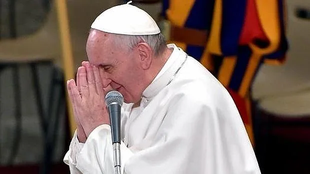 El papa Francisco celebra una audiencia con monjas y sacerdotes celebrada este lunes en el aula Pablo VI del Vatican